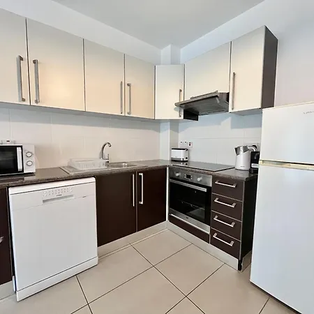 Tropical Protarász